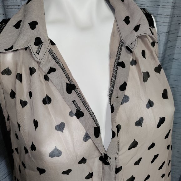 Annabelle - Sleeveless Maternity Button Down - Picture 3 of 8